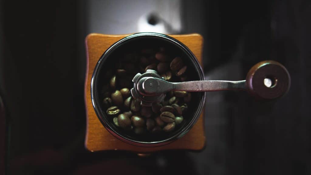 コーヒー豆　豆挽き　方法